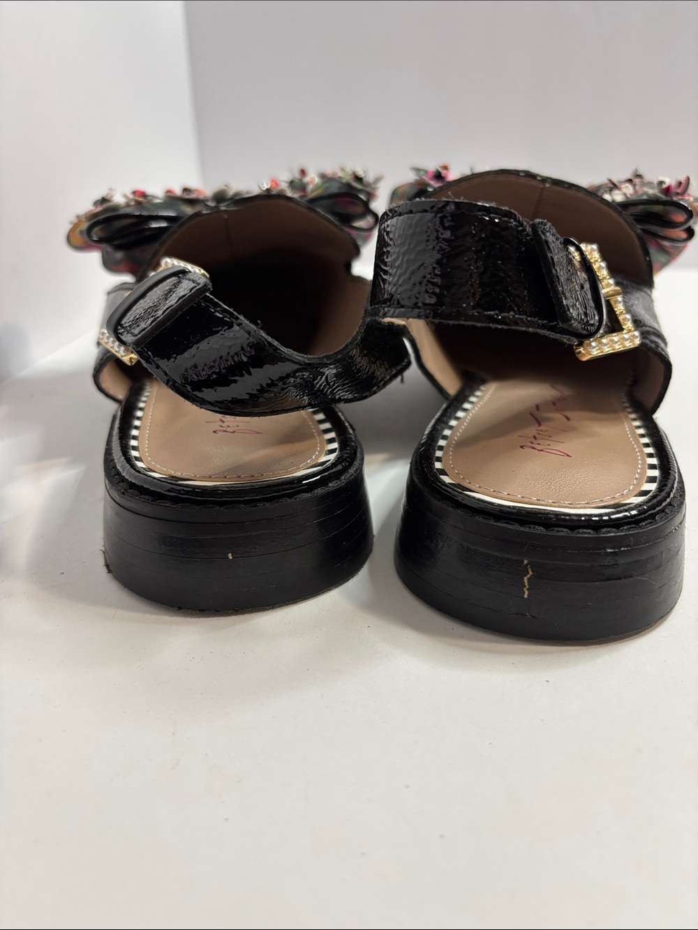 Betsy Johnson Black Patent Slingback Mules with Multicolor Sequin Bow Sz 8.5 - Picture 5 of 7